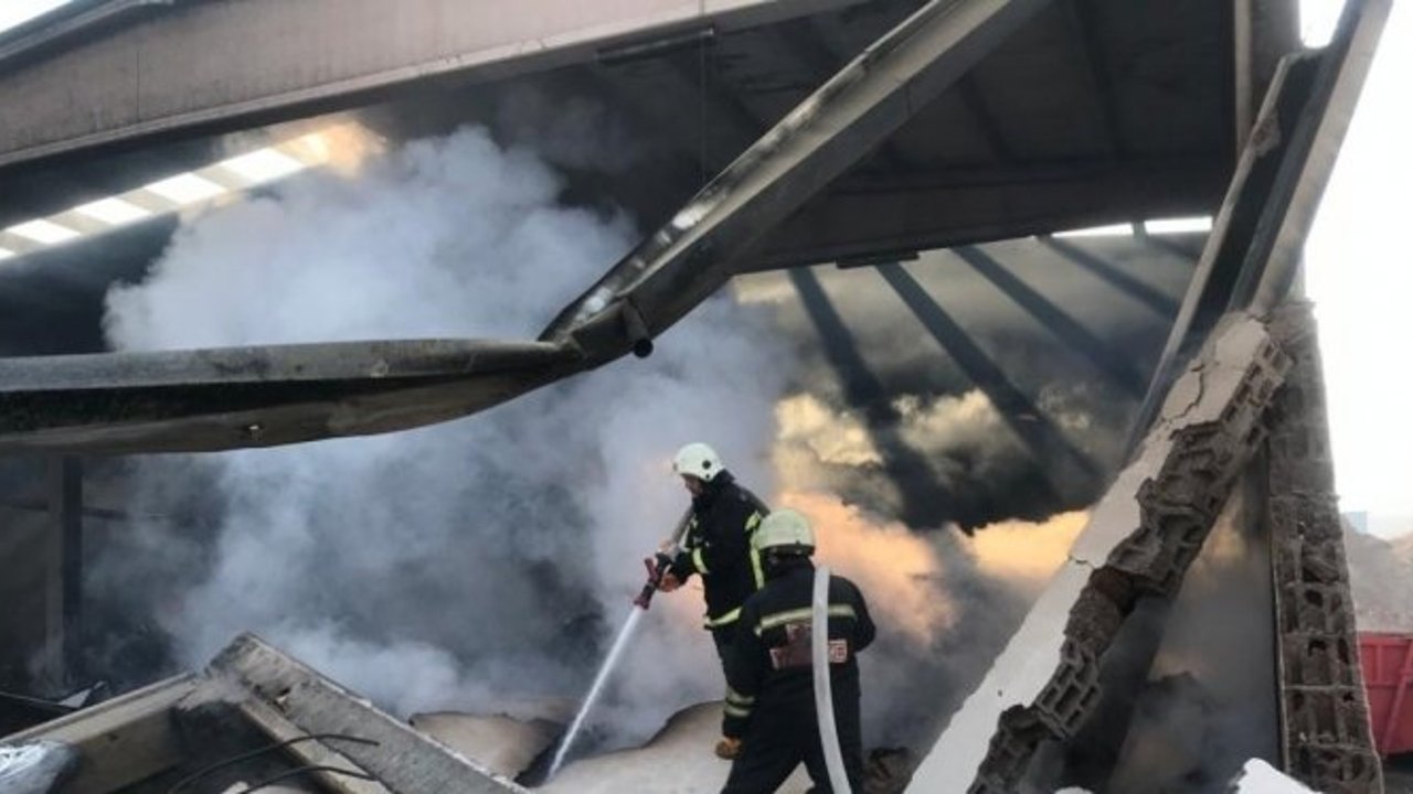 Kayseri’deki fabrika yangını 3 saatte kontrol altına alındı