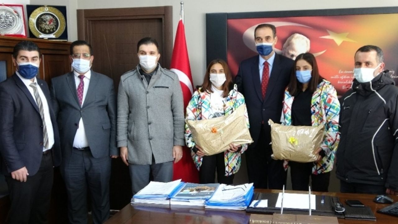 Müdür Kıvanç, kayak yarışmasından dereceyle dönen sporcuları tebrik etti