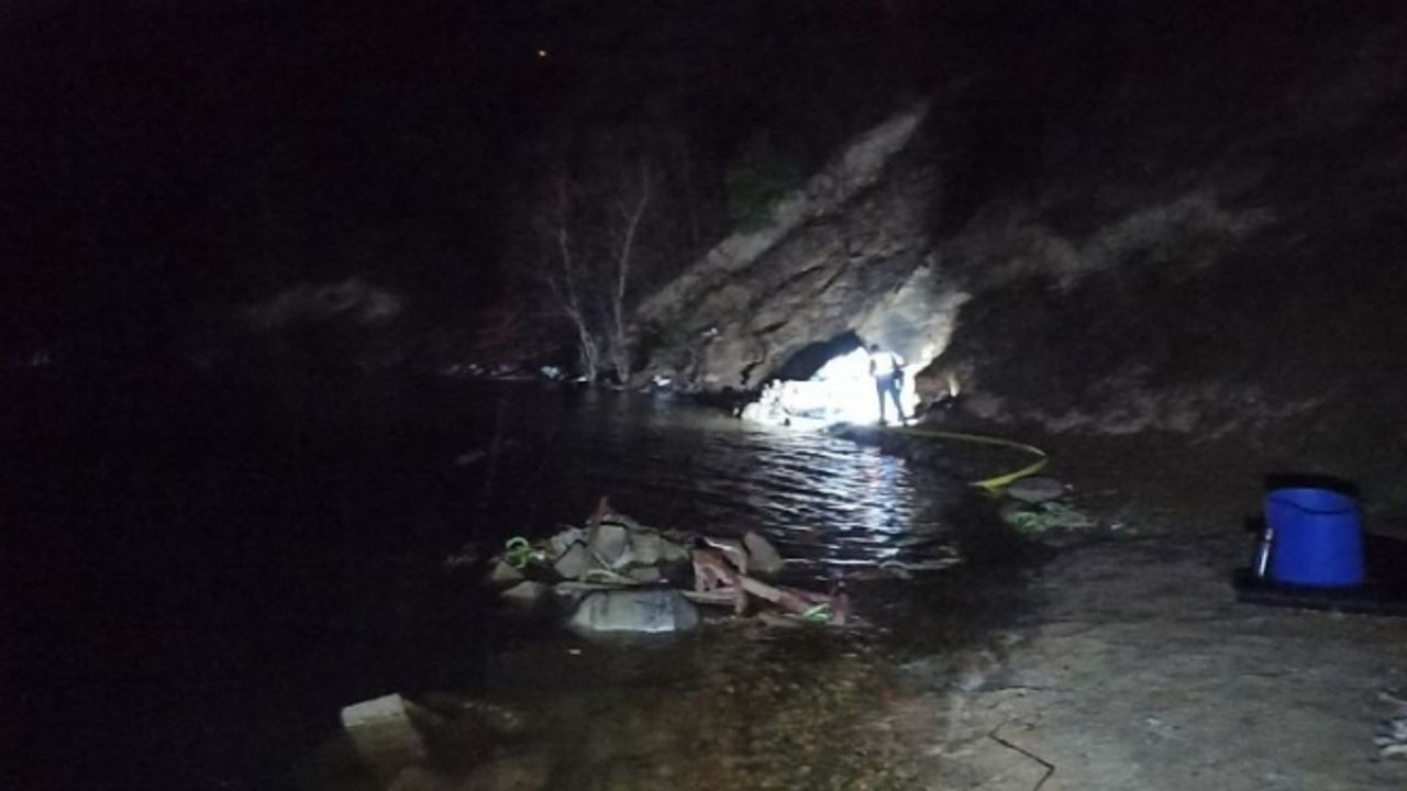 Samsun’un Bafra ilçesinde bulunan Derbent Baraj Gölü’ne bir kamyonetin düşmesi sonucu meydana gelen kazada 3 kişi öldü, 1 kişi yaralandı.