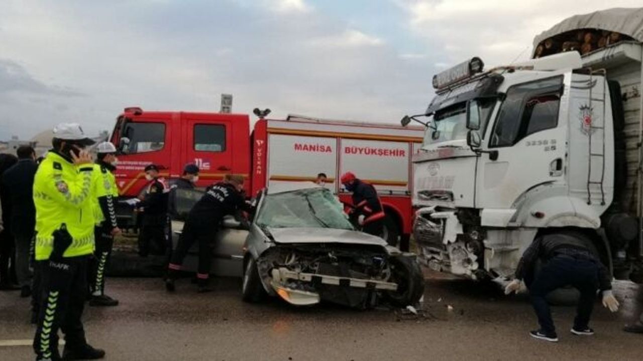 Manisa’da feci kaza: 3 ölü, 1 ağır yaralı