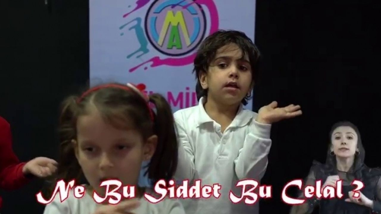 Minik öğrenciler İstiklal Marşı’nı işaret dili ile okudu