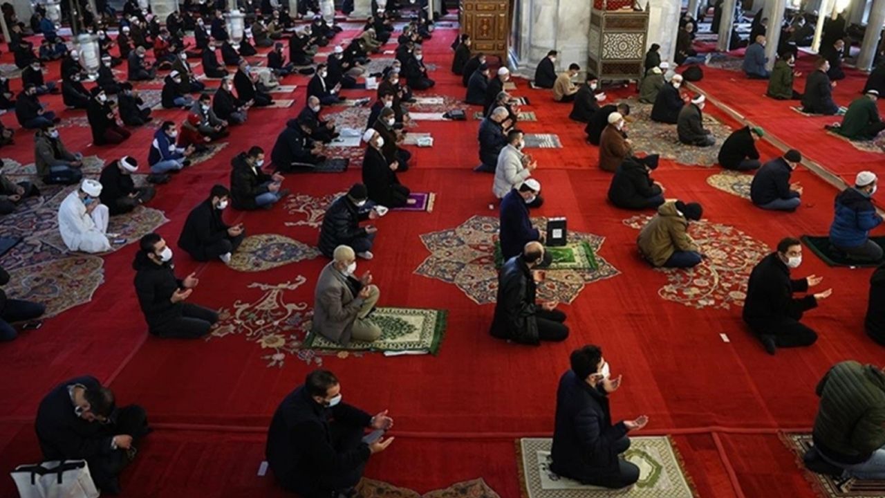 23 Nisan cuma namazı saati: Cuma namazı saat kaçta kılınacak?