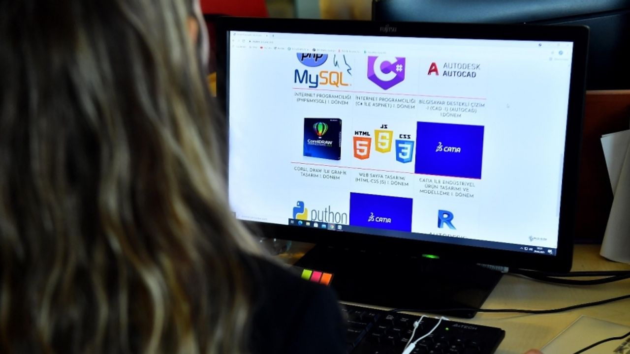 Ankara Büyükşehir Belediyesinin online yazılım eğitimlerine yoğun ilgi