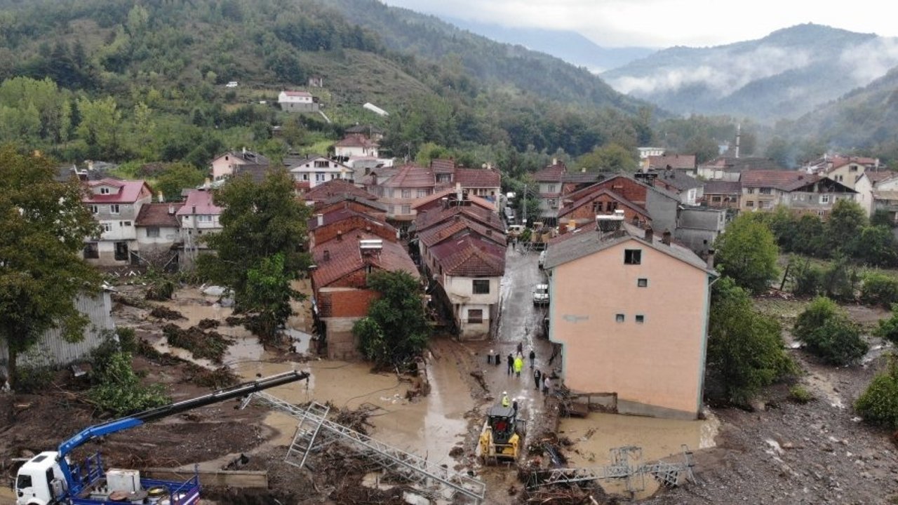 Bartın’da selin en çok etkilediği Zafer köyü havadan görüntülendi