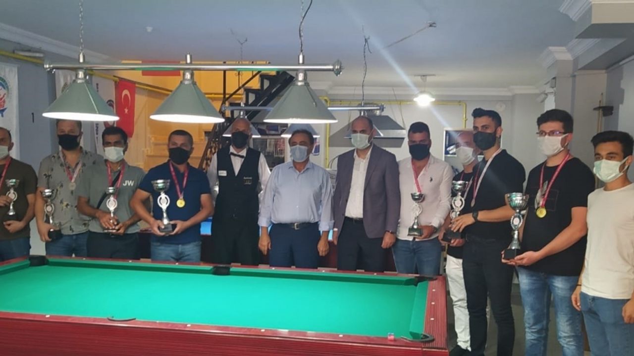 Bilecik’te 8 top ve 3 bant bilardo turnuvası yapıldı