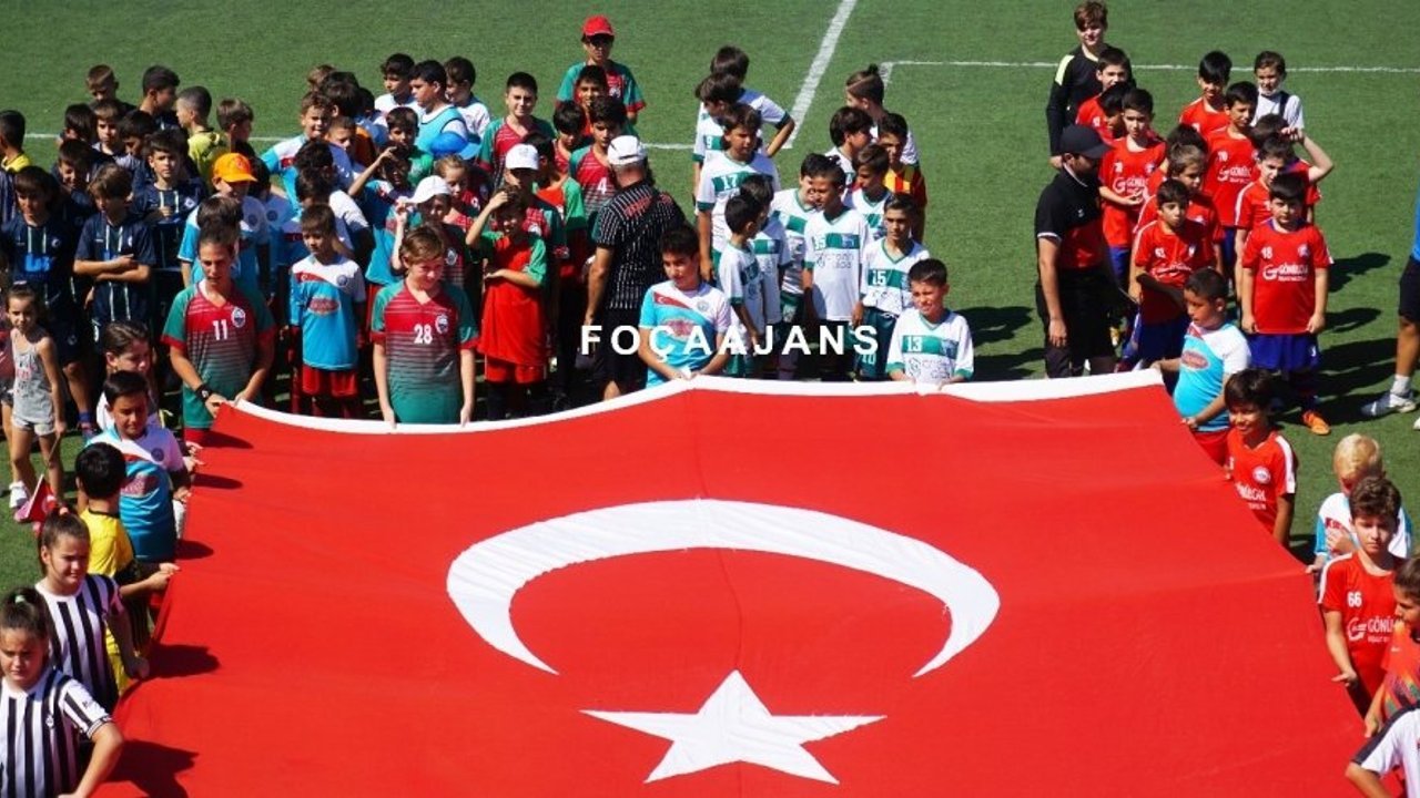 İzmir’de bulunan 10 spor kulübü 30 Ağustos Zafer Kupası Turnuvası için ter döktü