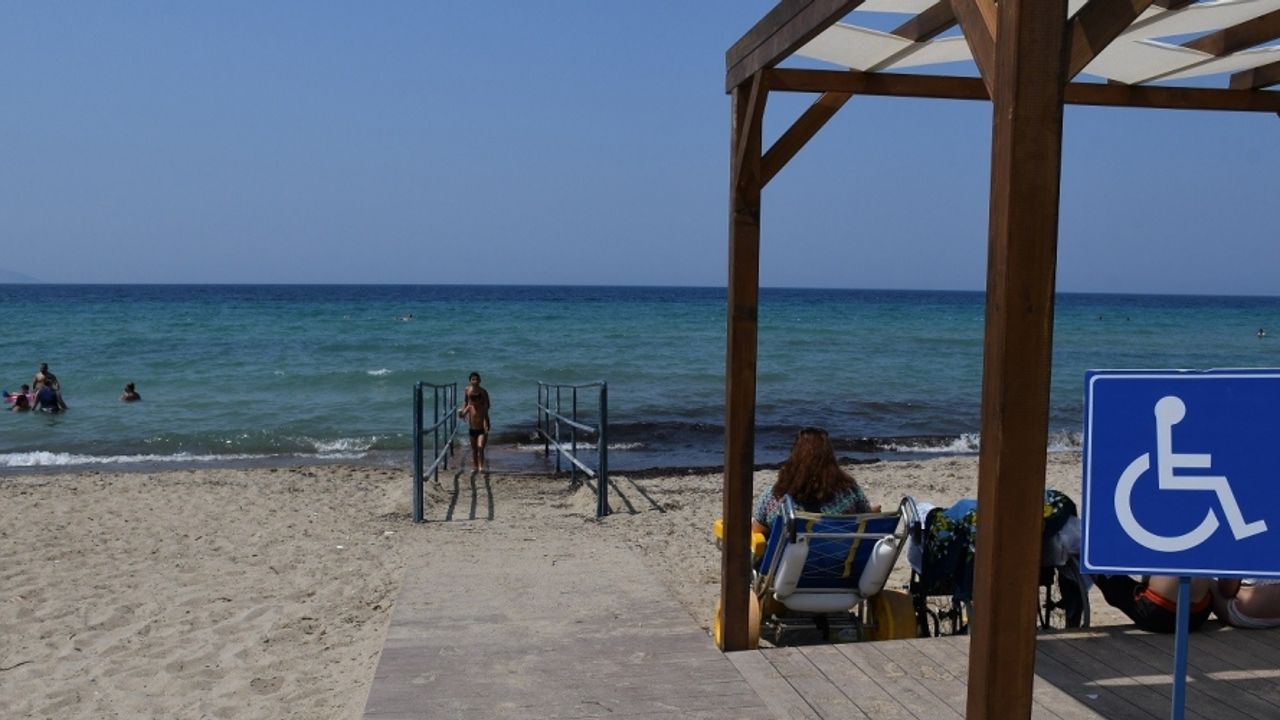 Kuşadası plajlarında engelli rampalarının sayısı giderek artıyor