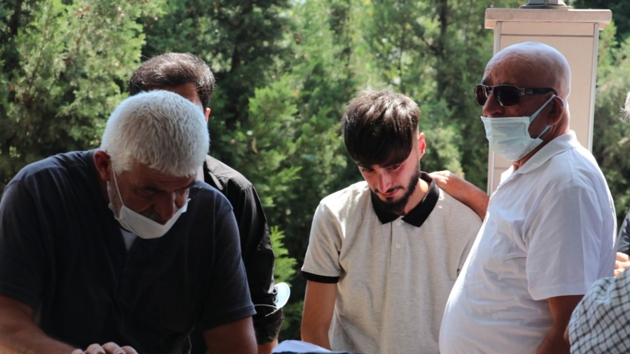 Otobüs kazasında ölen gurbetçi anne ve 2 çocuğu toprağa verildi