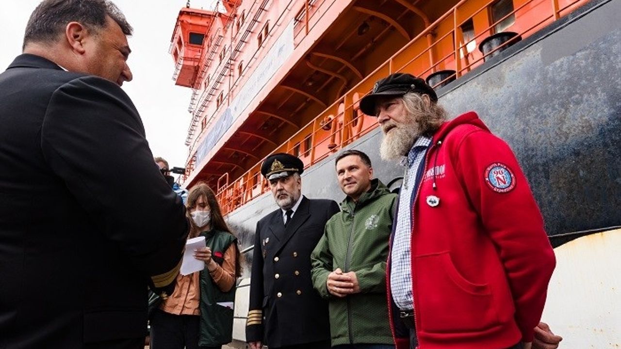 Rosatomflot’un buzkıranı “50 Let Pobedy” Fedor Konyukhov’un Kutup Gezisini destekledi