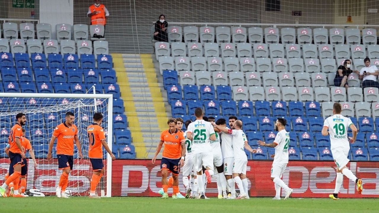 Süper Lig: Medipol Başakşehir: 0 - A. Alanyaspor: 1 (İlk yarı)