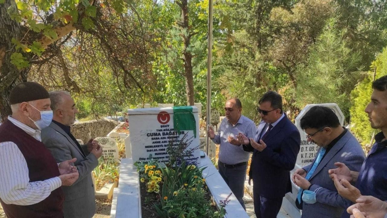 Batman’daki kurum müdürleri İdlip şehidi Cuma Bağatur’un ailesiyse bir araya geldi