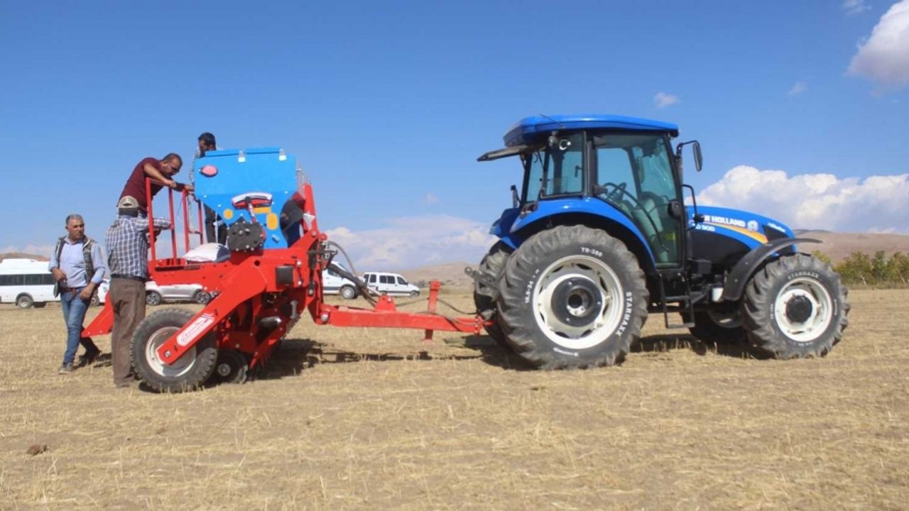 Van’da anıza direkt ekim makinesi ile ekimler başladı