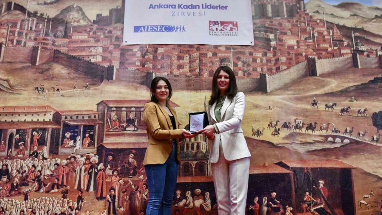 Ankara Kent Konseyi Gençlik Meclisi üyeleri kadın liderlerle bir araya geldi