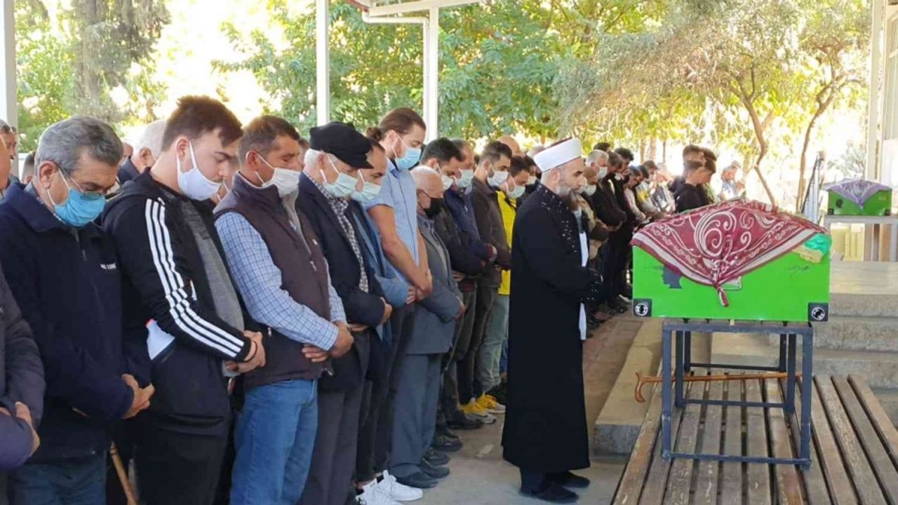 Ayrı yaşadığı eşi tarafından öldürülen anne ve kızı toprağa verildi