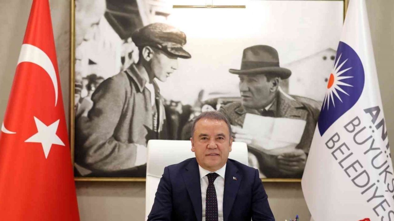 Başkan Böcek: “Cumhuriyetin ve tüm devrimlerinin yılmaz bekçileri olmayı sürdüreceğiz”