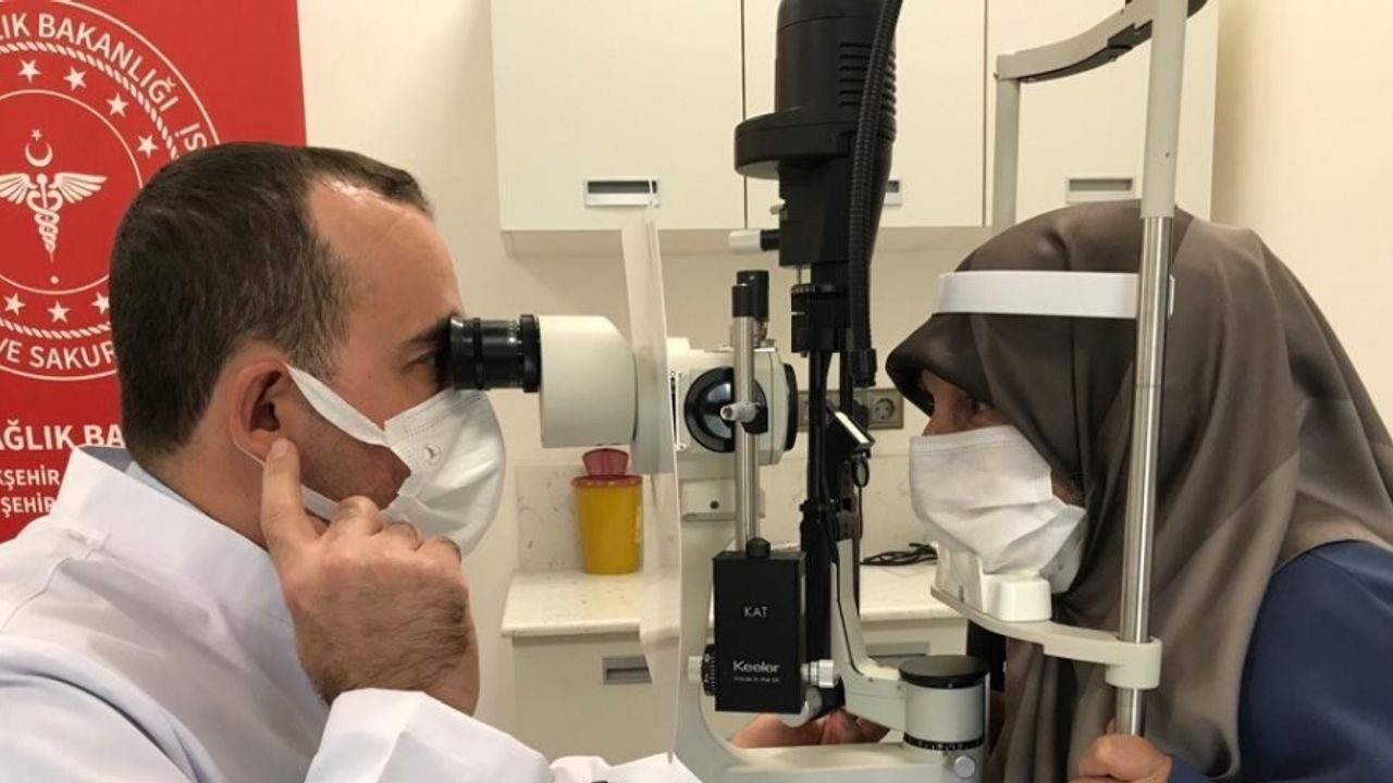 Dr. Yusuf Yıldırım’dan uyarı: “3 Covid hastasından birinde gözüküyor”