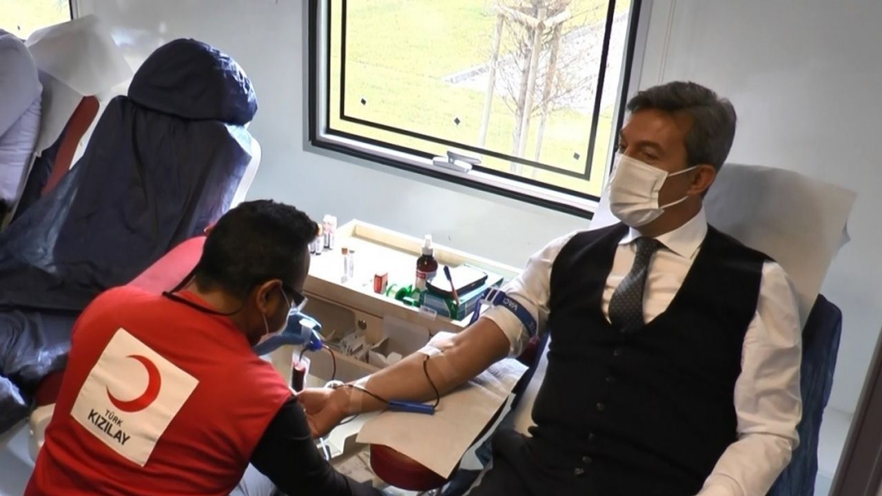 Emniyet Müdürü Tuncer, kan bağışı için kolları sıvadı