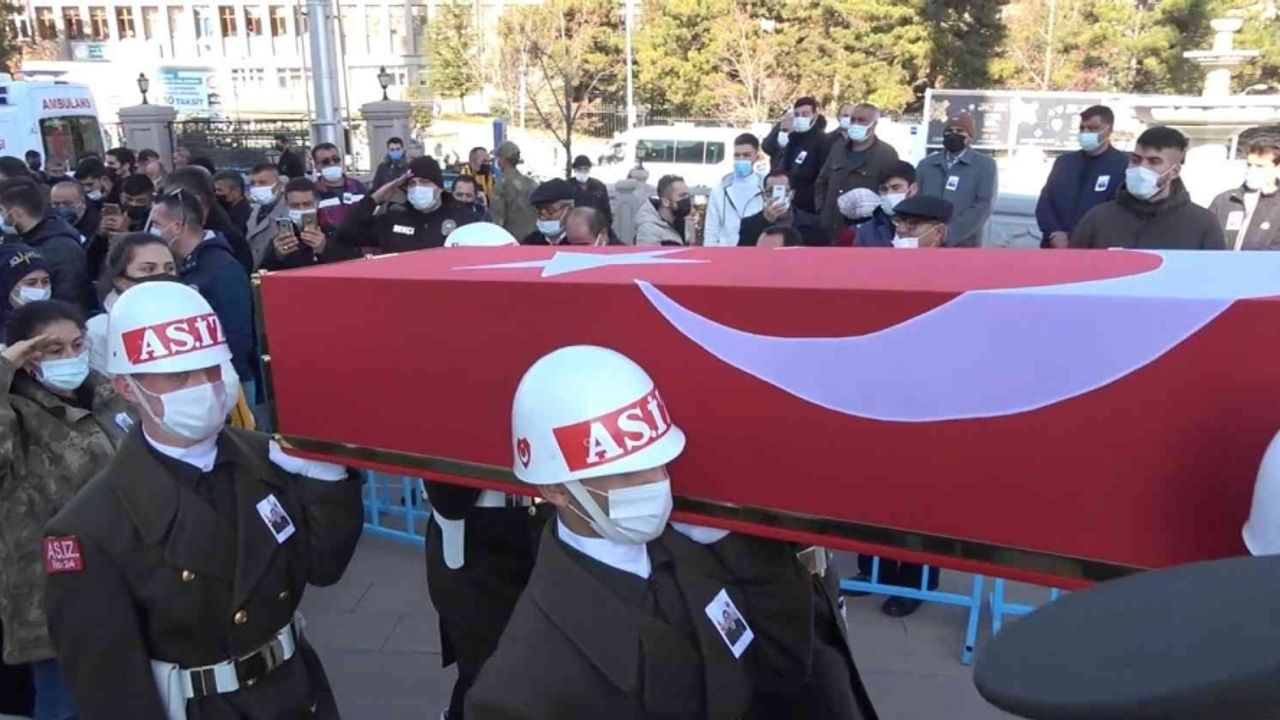 Şehit Piyade Uzman Çavuş Emre Ceylan son yolcuğuna uğurlanıyor