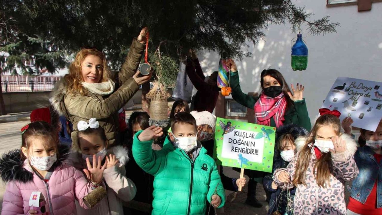 Atık malzemeler Amasyalı çocukların elinde kuş yuvası ve yemlik oldu