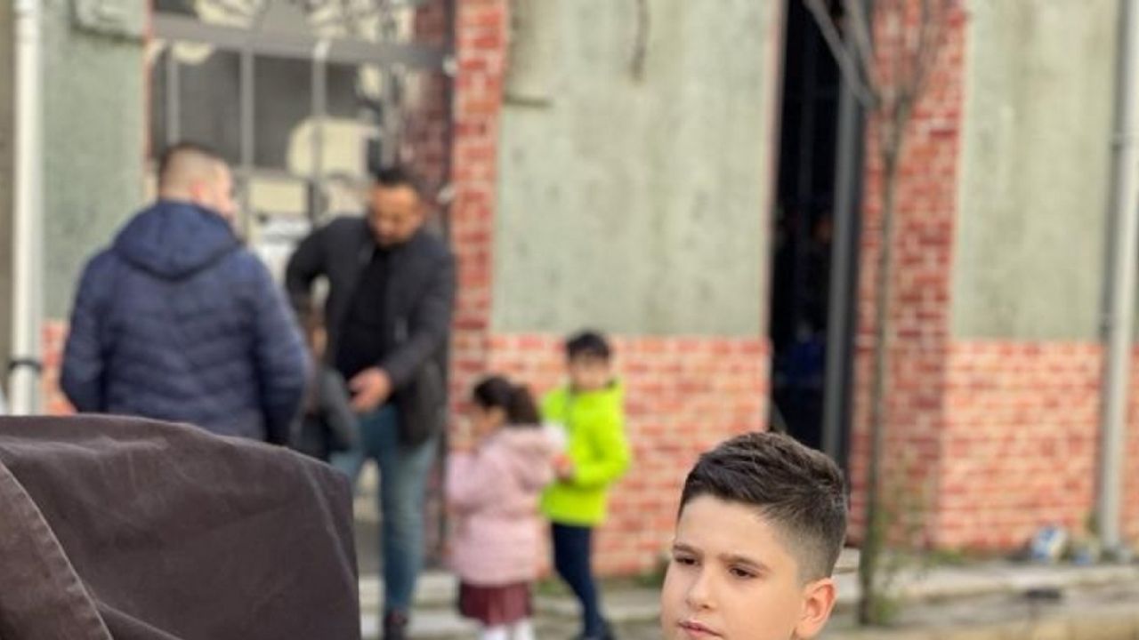 İlkokul öğrencisi Dehamcan Biçen’in Neşet Ertaş hayranlığı, görenleri şaşırtıyor