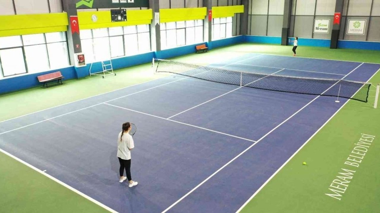 Meram 3. Kort Tenis Turnuvası birbirinden heyecanlı karşılaşmalara sahne oluyor