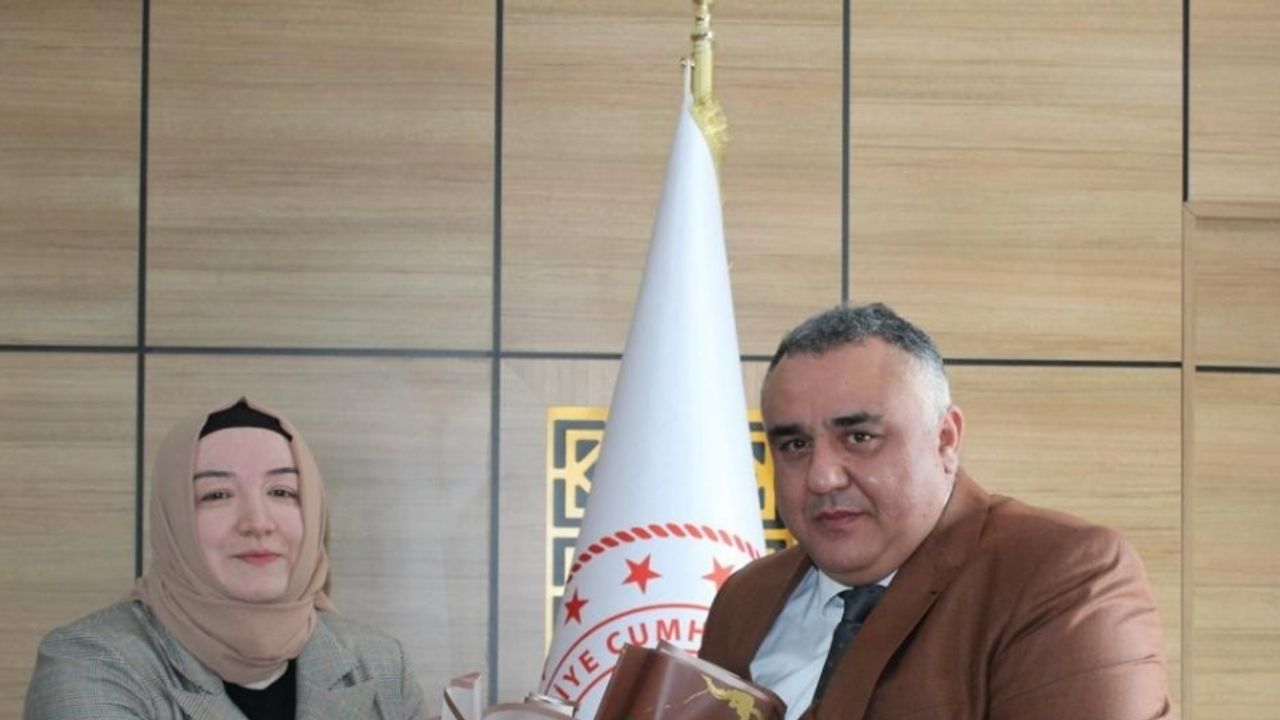 Türkiye’nin üçüncü kadın il sağlık müdürü Bitlis’te görevi devraldı