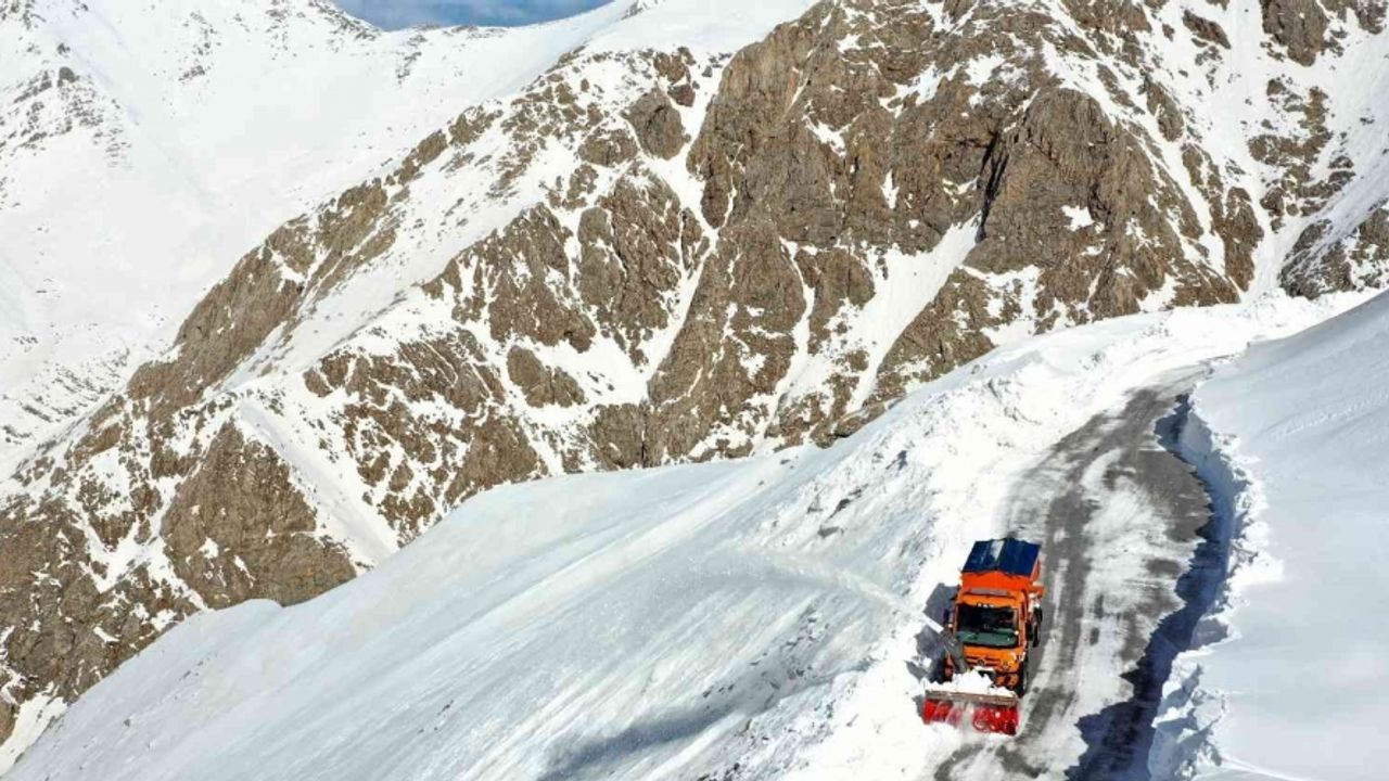 36 gündür kapalı olan Bahçesaray yolu ulaşıma açıldı