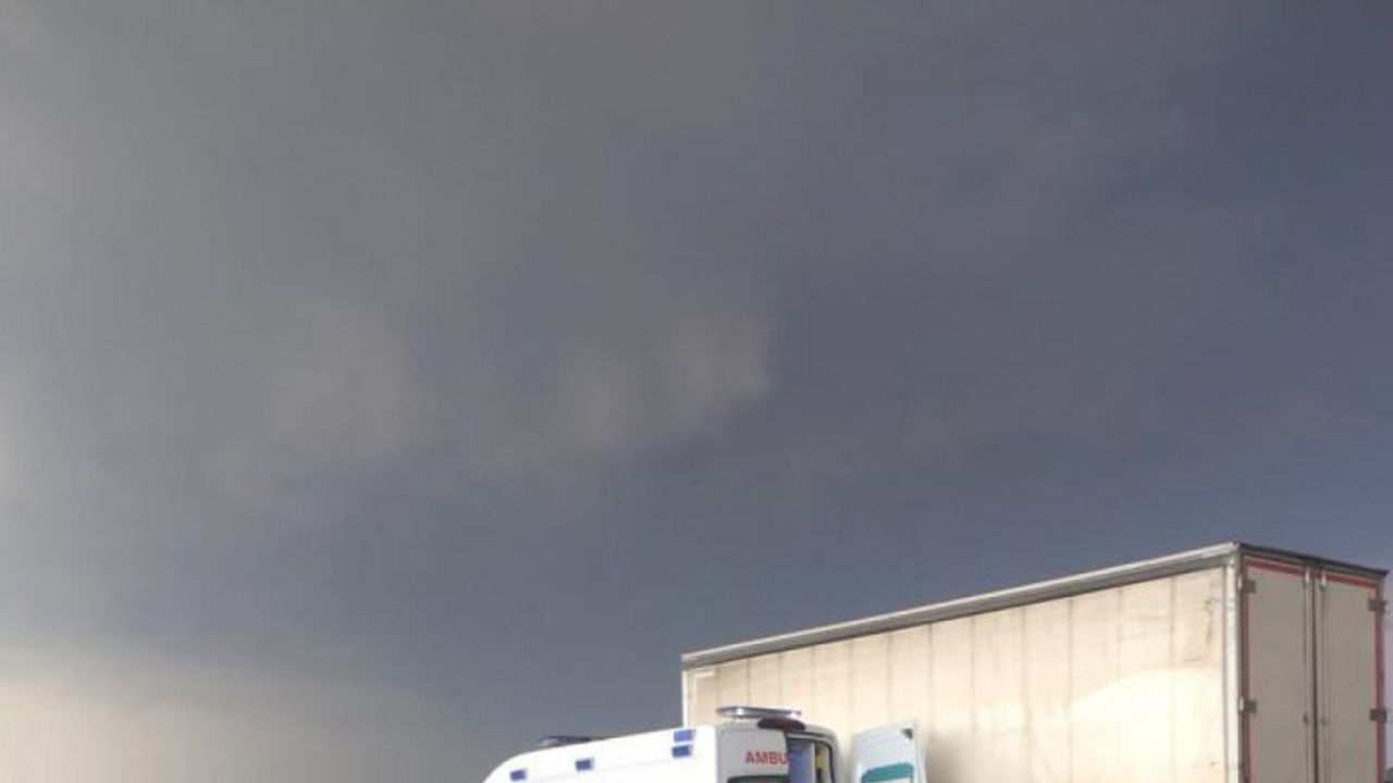 Diyarbakır’da hafif ticari araç ile tır kafa kafaya çarpıştı:1’i ağır 5 yaralı