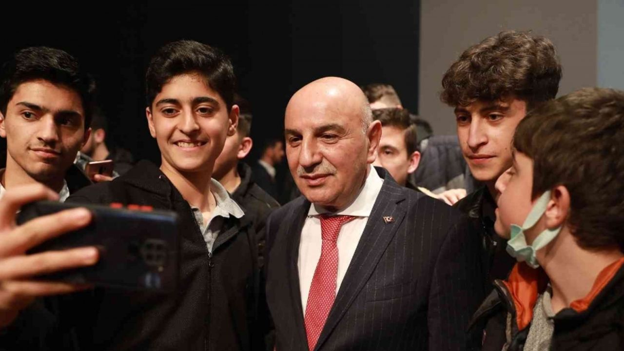 Keçiören Belediye Başkanı Altınok, İlçe Gençlik Meclisi Kurultayına katıldı