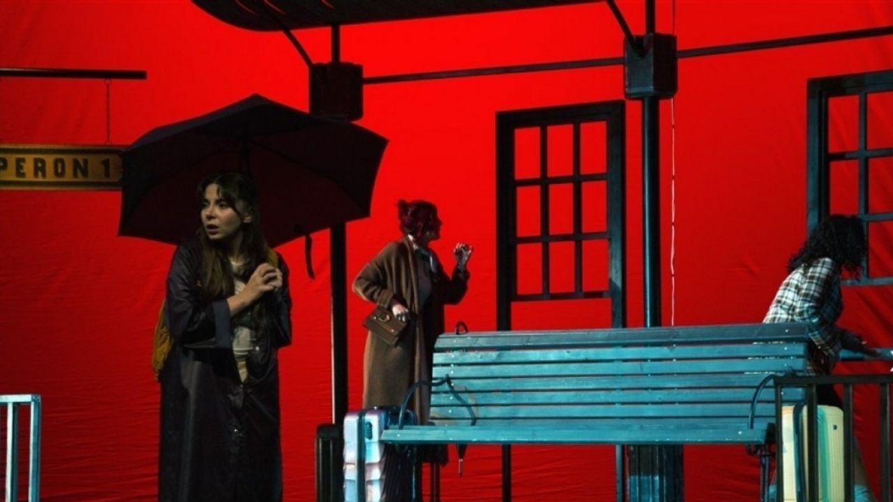 NEVÜ’de tiyatro şöleni ’Kadınlar İstasyonu’ ile devam ediyor