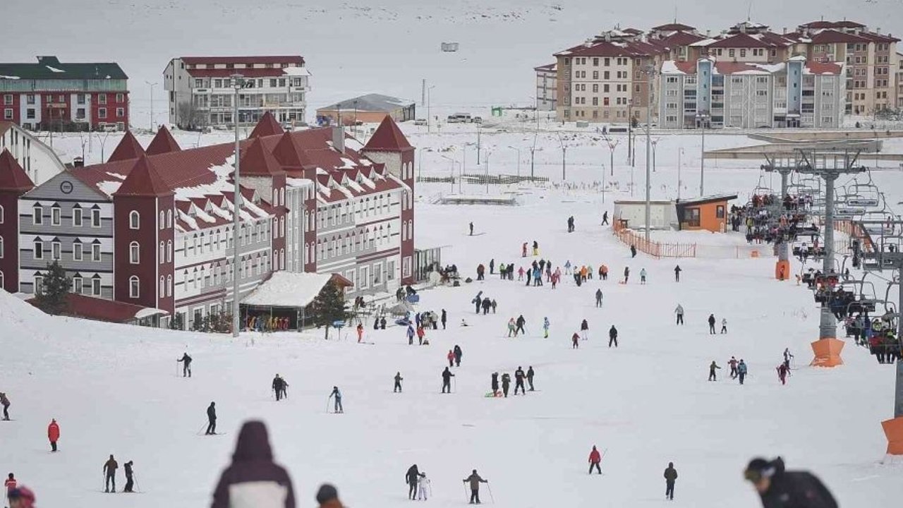 Sarıkamış Cıbıltepe Kayak Merkezi cıvıl cıvıl