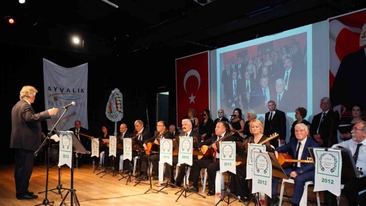 Ayvalık Eğitime Destek Derneği yararına, korist Ömer Öner’in anısına konser düzenlendi