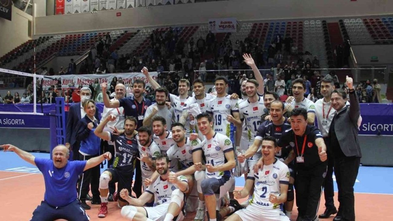 Efeler Ligi: Arkas Spor: 3 - Halkbank: 1