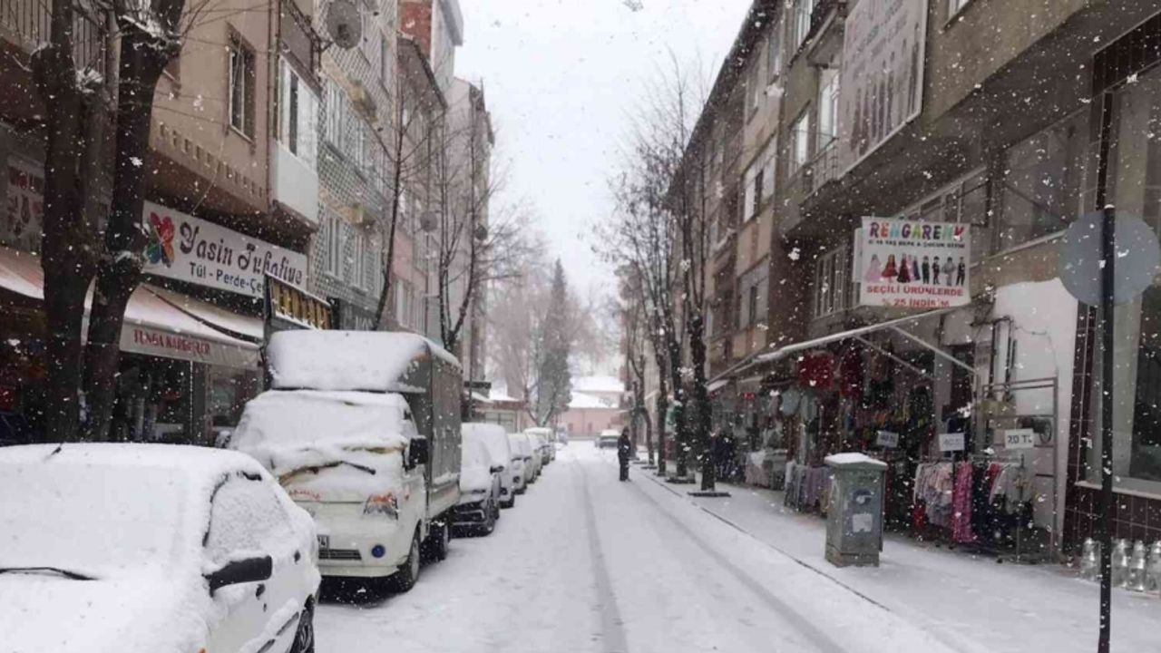 ’Mart kapıdan baktırır kazma kürek yaktırır’ atasözü tam bugün için söylenmiş