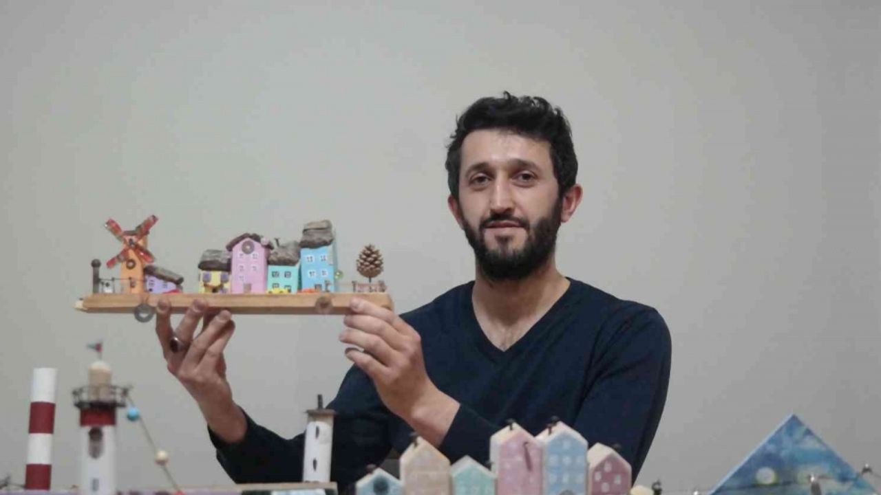 (ÖZEL) Sokaktan topladığı tahta parçalarını sanat eserine dönüştürüyor