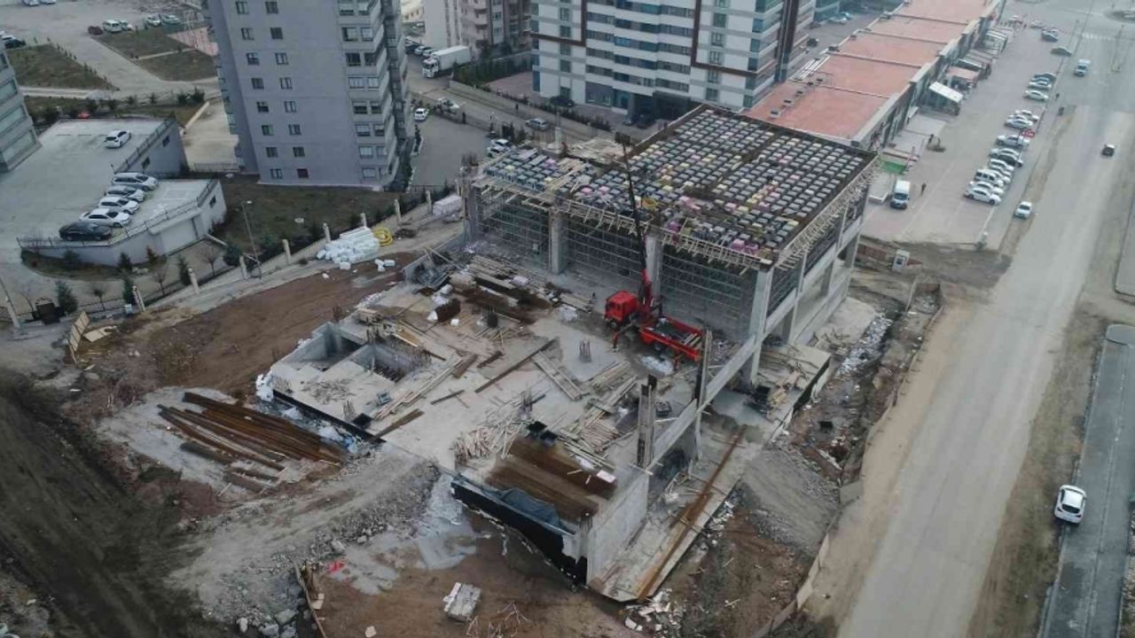 Pursaklar’da Ticaret Merkezi ve Modern Kapalı Pazar Alanı yükseliyor