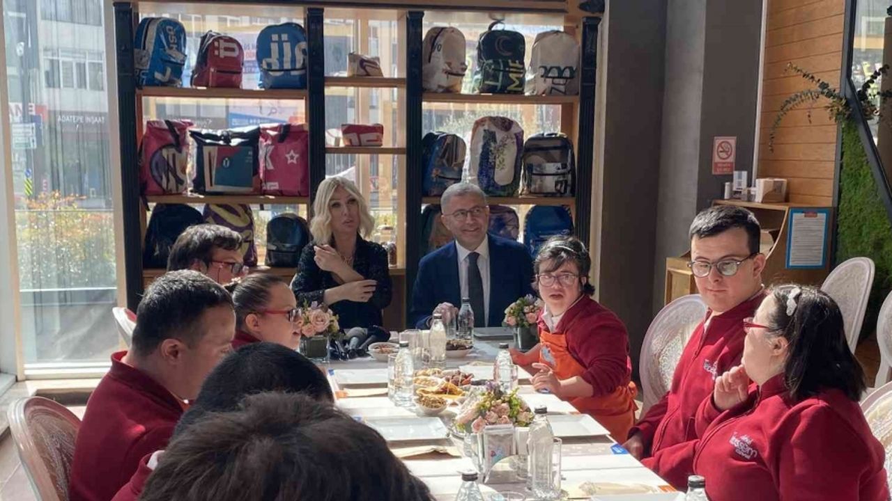 Üsküdar’da Down Sendromu Farkındalık Günü’nde özel çocuklar Seda Sayan ile buluştu