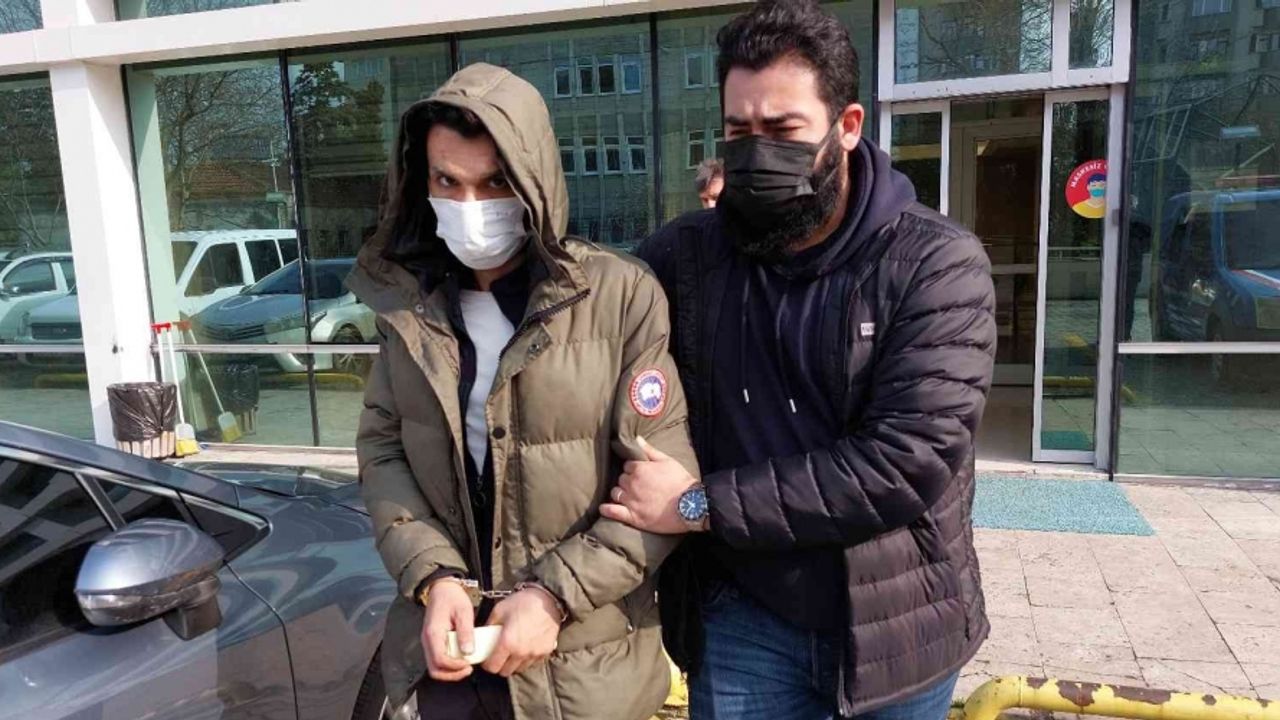 Uyuşturucu ticaretinden tutuklanan gençten gazeteciye: "Çek abi çek, daha güzel çek"