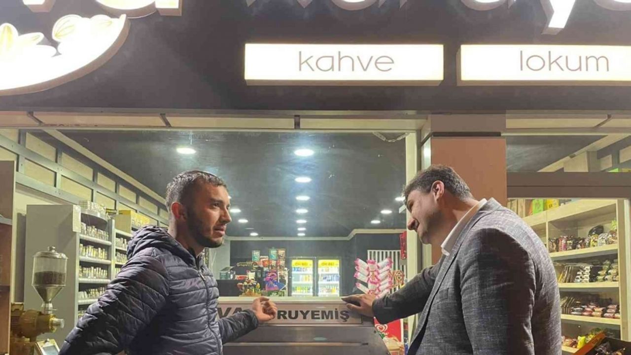 Başkan Oğuz esnafı sahurda da yalnız bırakmıyor