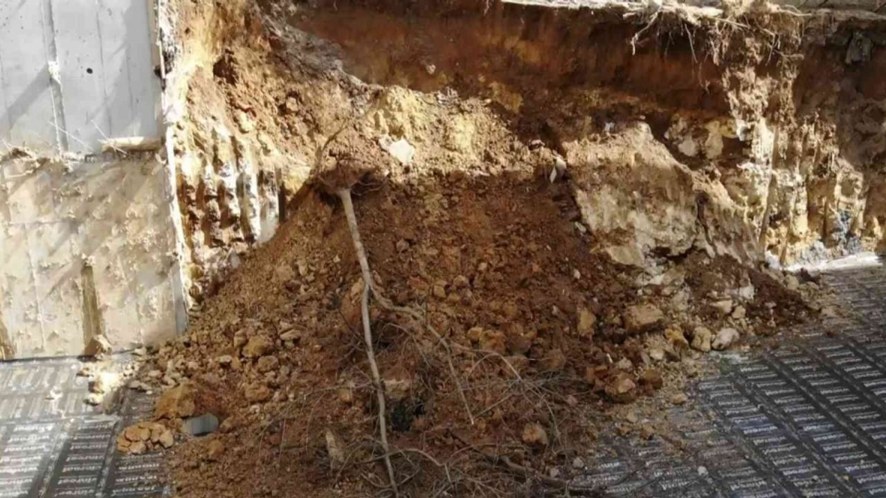 İnşaat yapımı esnasında toprak kaydı, tedbir amaçlı bir bina boşaltıldı