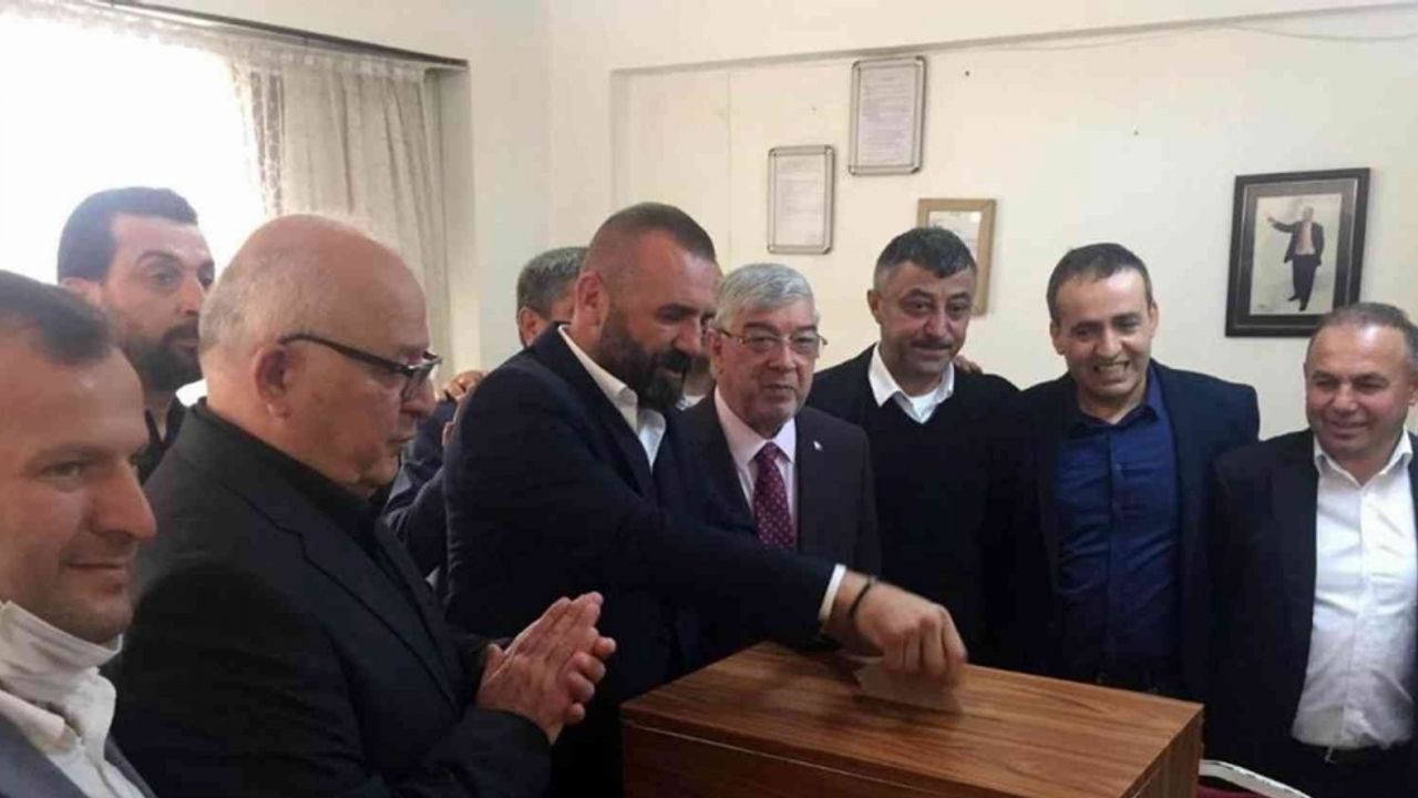 Samsun 2. Dolmuş Derneği Başkanlığına Ahmet Kabadayı yeniden seçildi