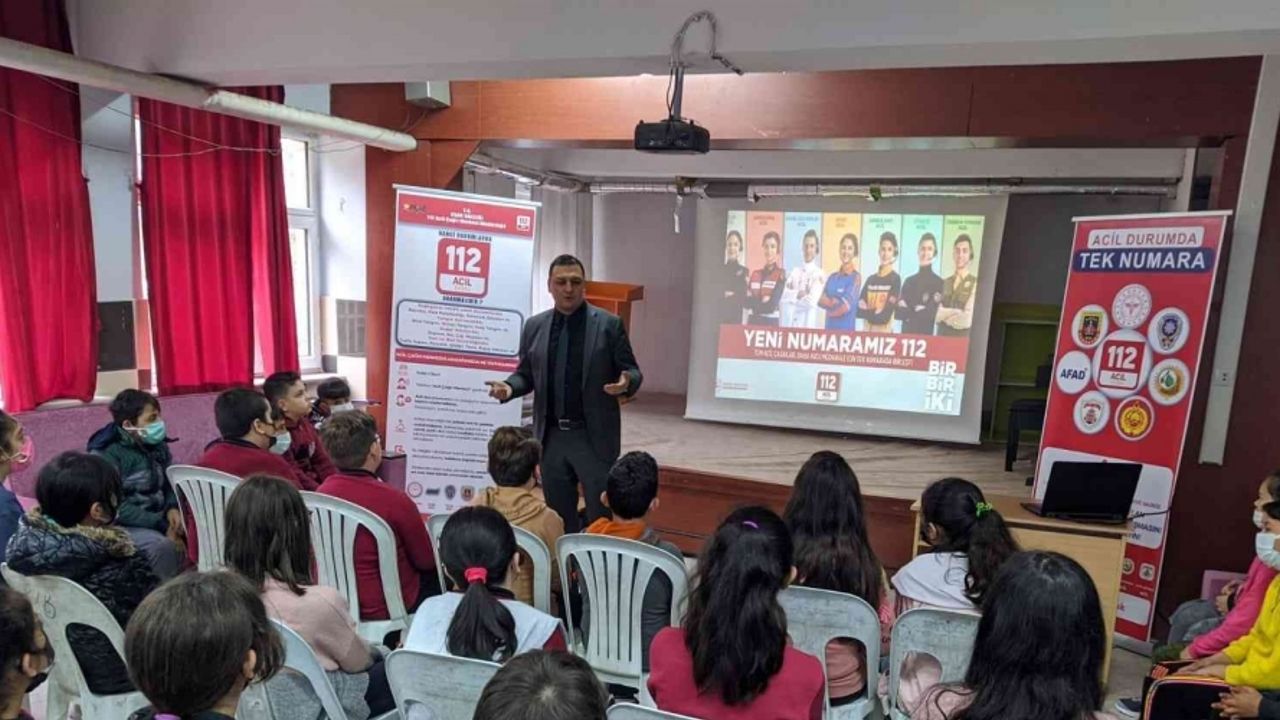 Uşak 112 Acil Çağrı Merkezi okullarda eğitim veriyor
