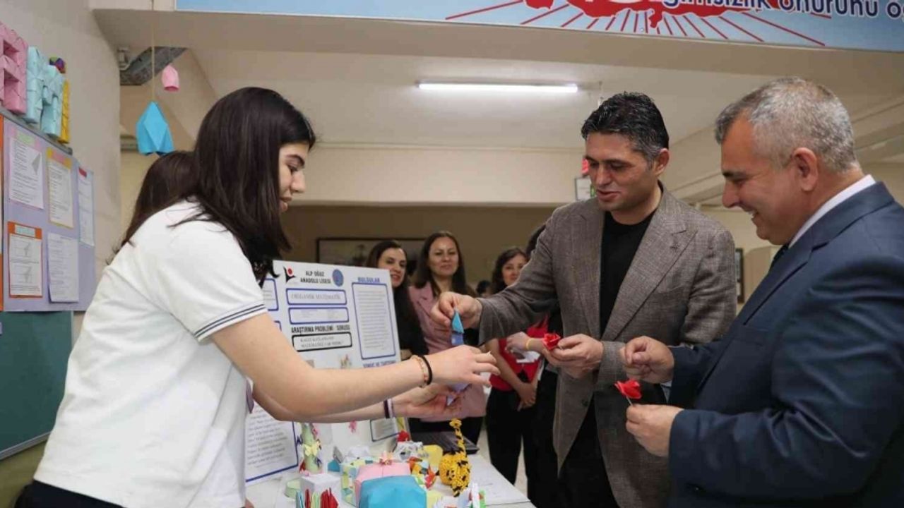 Aliağa Alp Oğuz Anadolu Lisesi’nde Bilim Şenliği düzenlendi