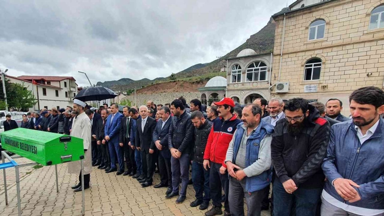 Kalp krizi sonucu vefat eden Memur-Sen İl Temsilcisi Harun Şeker son yolculuğuna uğurlandı