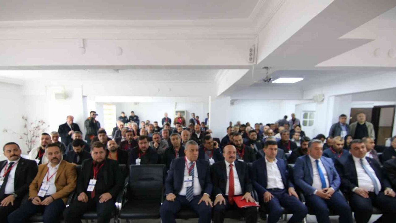 Kırşehir Esnaf Odaları Bahamettin Öztürk’e yeniden başkanlık vizesi verdi