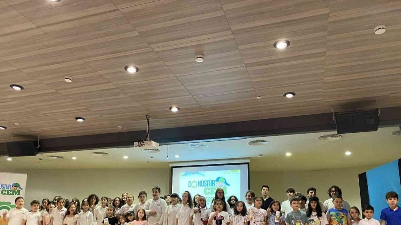 Ataşehir’de ’Dönüştürcem’ projesi ile vatandaşlar atıklarını paraya dönüştürüyor