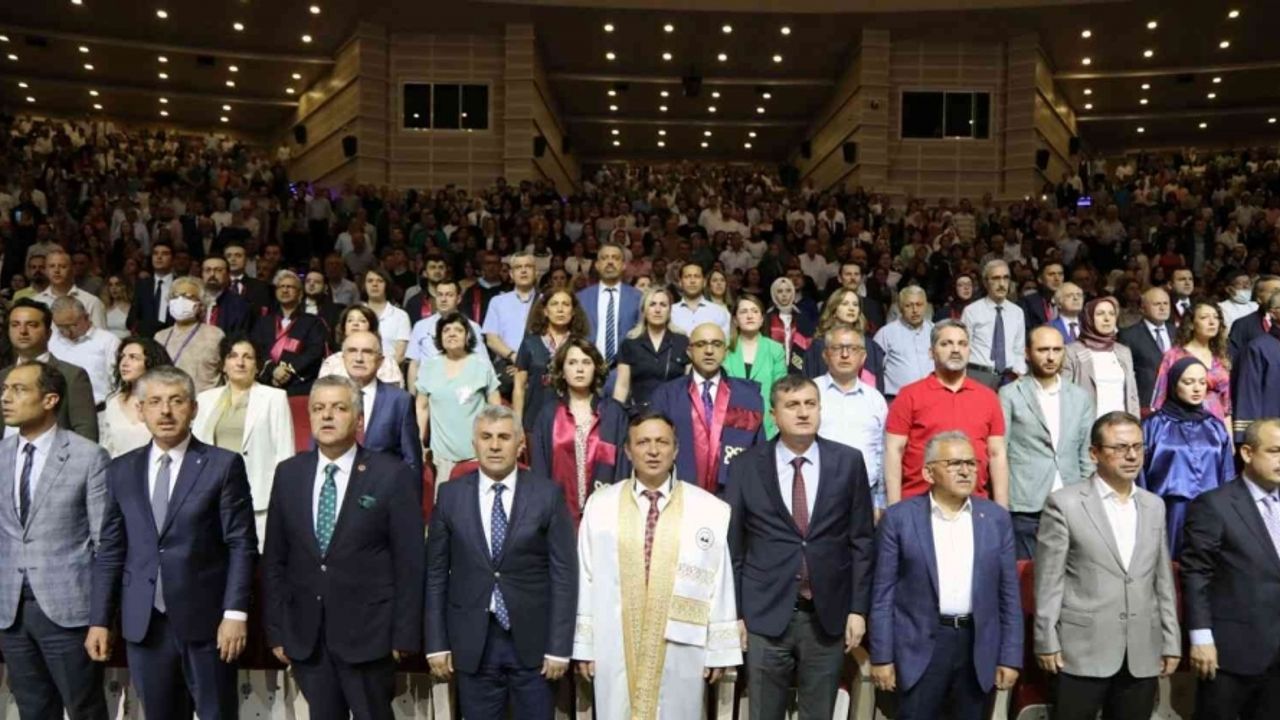 ERÜ Tıp Fakültesi 48. dönem mezunlarını verdi