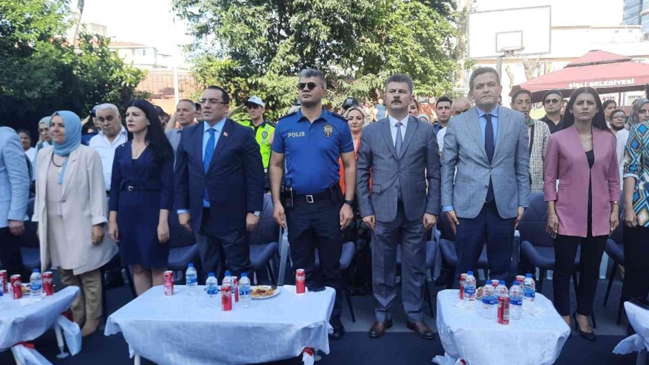 Kuştepe’de rap rüzgarı: Kaymakam, belediye başkanı ve emniyet müdürleri çocuklarla şarkı söyledi