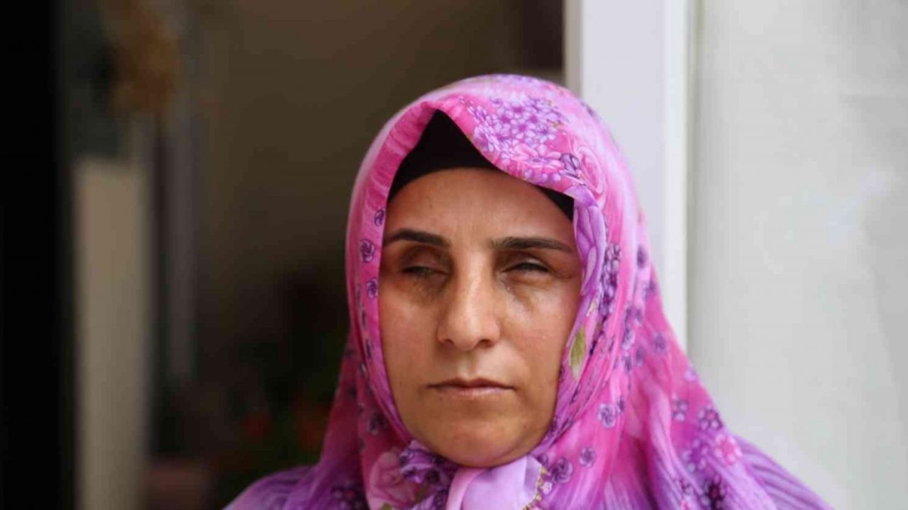 26 yıldır gözleri görmeyen Songül Özmen, azmiyle engellilere örnek oluyor