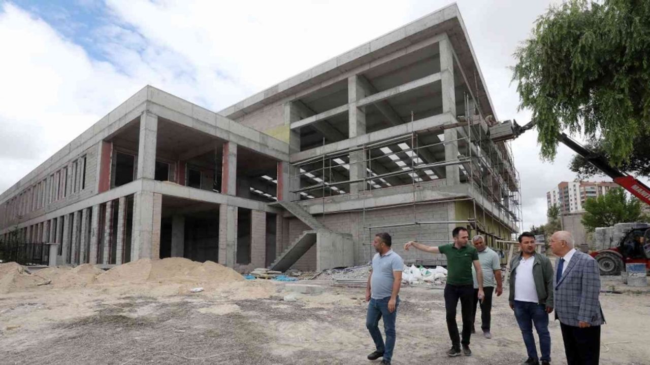 Başkan Yaşar, ‘Ata Mahallesi Yüzme Havuzu’ inşaatını denetledi